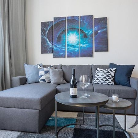 Bright And Spacious Attic Apartment Praga Esterno foto