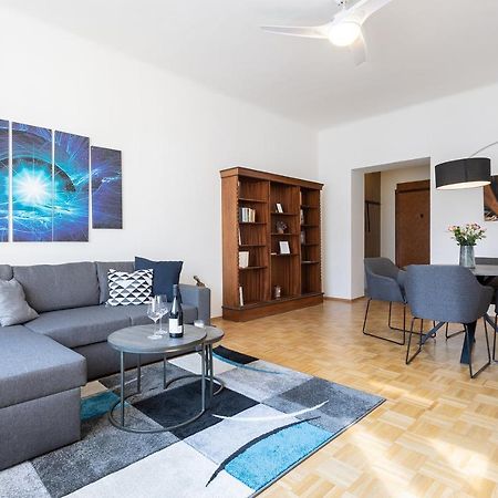 Bright And Spacious Attic Apartment Praga Esterno foto
