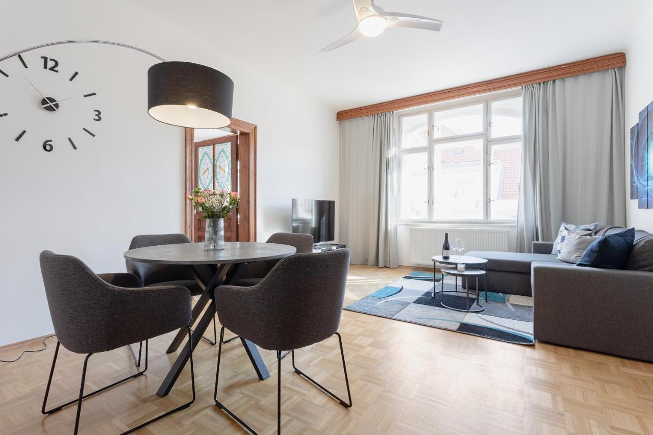 Bright And Spacious Attic Apartment Praga Esterno foto