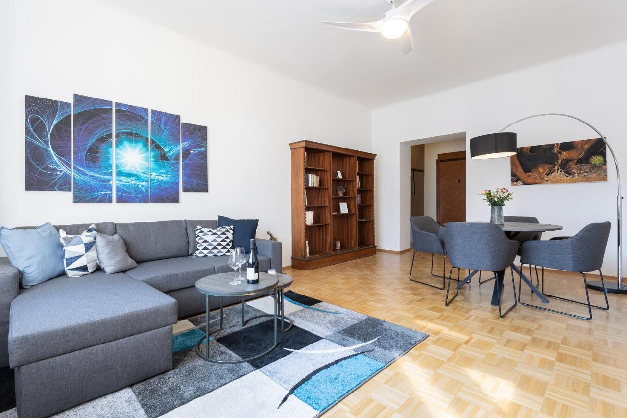 Bright And Spacious Attic Apartment Praga Esterno foto