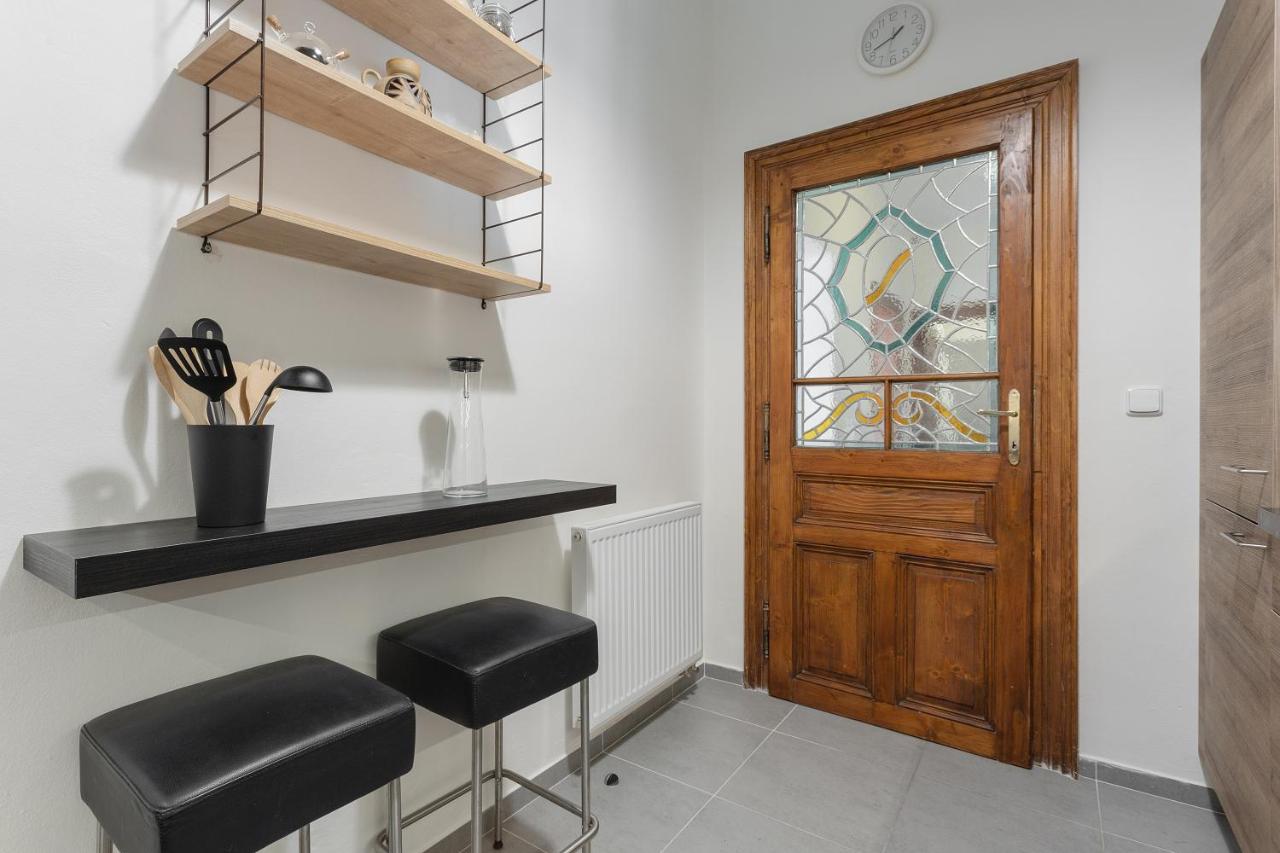 Bright And Spacious Attic Apartment Praga Esterno foto